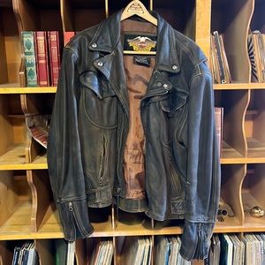 Harley Davidson Leather Jacket. Size L. Matching Chaps available.